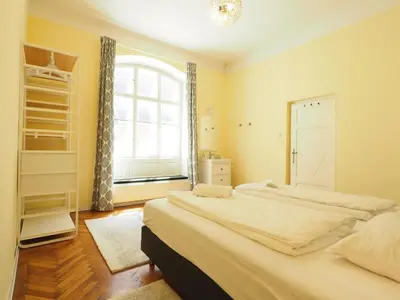 Ein Bett oder Betten in einem Zimmer der Unterkunft Big Viennese City Apartment with Piano and AC