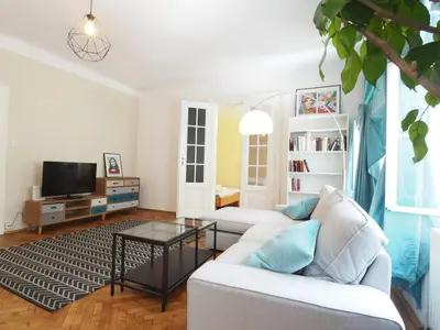 TV/Unterhaltungsangebot in der Unterkunft Big Viennese City Apartment with Piano and AC