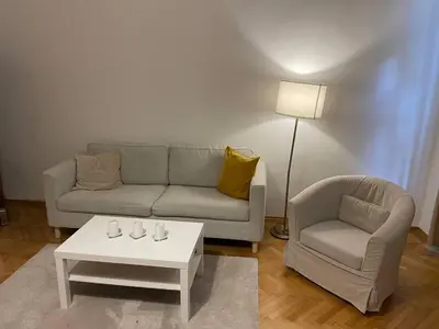 Ein Sitzbereich in der Unterkunft Sunny 3BR Central Apartment