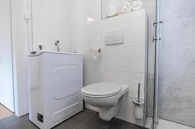 Ein Badezimmer in der Unterkunft Stylish 1BR Apartment near Favoritenstrasse Central and Cozy