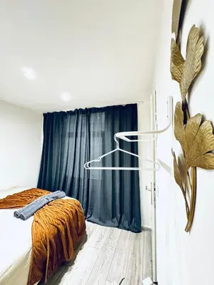 Ein Bett oder Betten in einem Zimmer der Unterkunft Private Rooms in Affordable 5-Bedroom Apartment