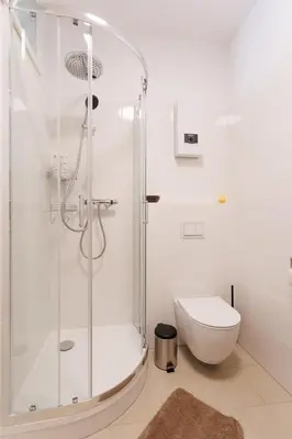 Ein Badezimmer in der Unterkunft Central Renovated Apartment with AC & Free Parking