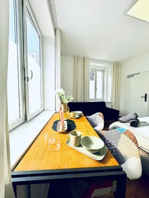 Ein Sitzbereich in der Unterkunft Comfortable 5BR Apartment Near Kaufpark Alterlaa