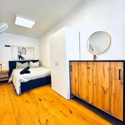 Comfortable 5BR Apartment Near Kaufpark Alterlaa
