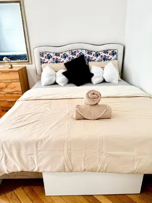 Ein Bett oder Betten in einem Zimmer der Unterkunft Charming Stay - Close to Vienna Attractions MZ17b
