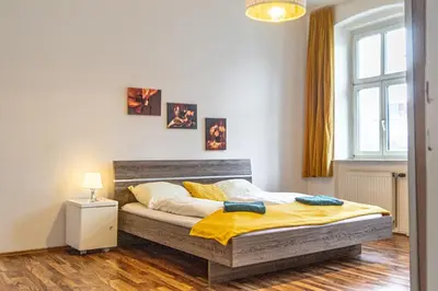 Ein Bett oder Betten in einem Zimmer der Unterkunft Lovely 2BR Apartments Very Central