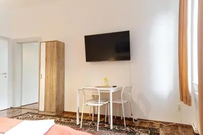 TV/Unterhaltungsangebot in der Unterkunft Lovely 2BR Apartments Very Central