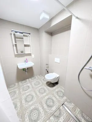 Ein Badezimmer in der Unterkunft Elegant Vienna Apartments in Prime Location Steps from Danube & Prater YB4