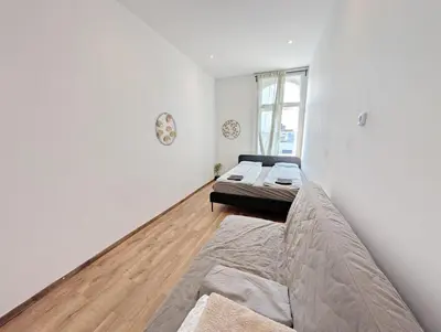 Ein Bett oder Betten in einem Zimmer der Unterkunft Lovely Apartment - 15 Min from Airport & City Center, 5 Min from Vienna Main-Bus Station EZ10b