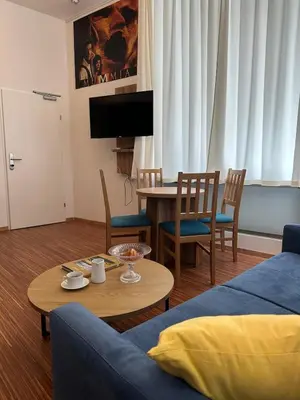TV/Unterhaltungsangebot in der Unterkunft PostersApt3-Cozy Cinema Vibes