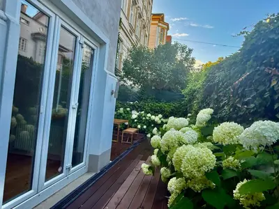 Ein Garten an der Unterkunft Luxury 130 m2 Apartment with Garden
