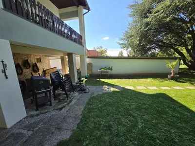 Ein Garten an der Unterkunft House with garden near Vienna & airport