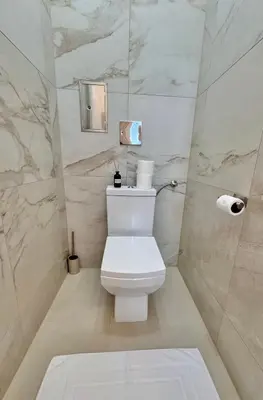 Ein Badezimmer in der Unterkunft La Rosa Vienna - Luxury Apartment near Westbahnhof
