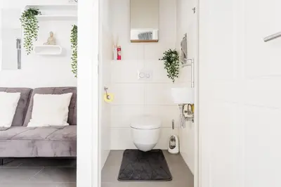 Ein Badezimmer in der Unterkunft Large Modern City Apartment