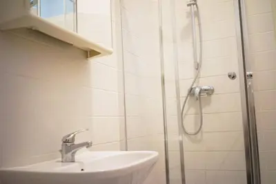 Ein Badezimmer in der Unterkunft Modern Apartment in Viennas hip area, Central & Comfortable Stay