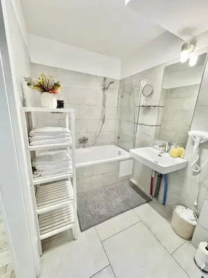 Ein Badezimmer in der Unterkunft Stylish Stadlau Apartment - Free Parking