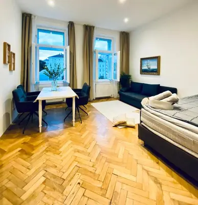 Ein Bett oder Betten in einem Zimmer der Unterkunft Comfortable 1BR Apartment By Westbahnhof
