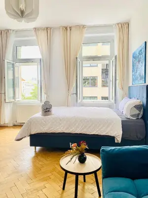 Ein Bett oder Betten in einem Zimmer der Unterkunft 2-Bedroom Apartment, Sleeps Six, 4-Min Walk to Stadthalle