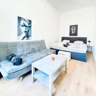 Comfortable Private Rooms in 5BR Accommodation
