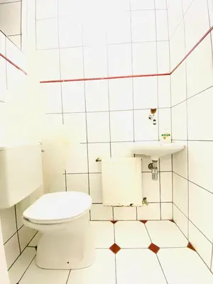 Ein Badezimmer in der Unterkunft Affordable Room in Villa, With Garden & Parking