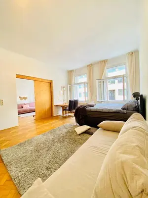 Ein Bett oder Betten in einem Zimmer der Unterkunft Affordable Room in Villa, With Garden & Parking