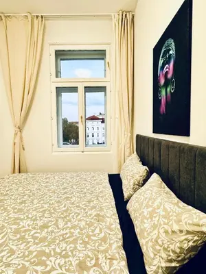 Ein Bett oder Betten in einem Zimmer der Unterkunft Elegant Private Rooms in 4BR Apartment Near Westbahnhof