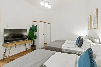 Ein Bett oder Betten in einem Zimmer der Unterkunft Near Innere Stadt 3min walk to U4 Friedensbrücke