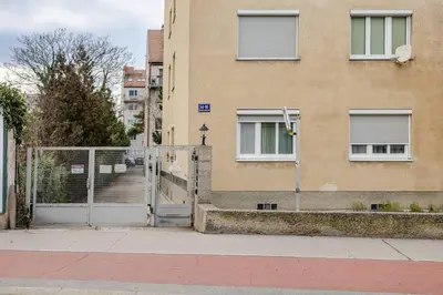 Grundriss der Unterkunft Big 1 Bedroom Apartment near Airport & City Center