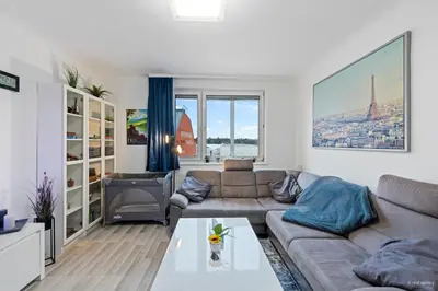 Ein Sitzbereich in der Unterkunft Big 1 Bedroom Apartment near Airport & City Center