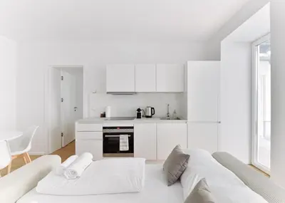 Küche/Küchenzeile in der Unterkunft Luxury 2 Bedroom Apartment with Garden