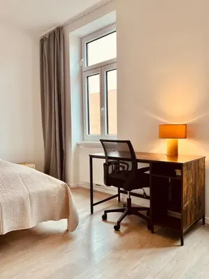 Ein Bett oder Betten in einem Zimmer der Unterkunft SERVUS HOMES - Metro Stadthalle - SOUND OF MUSIC