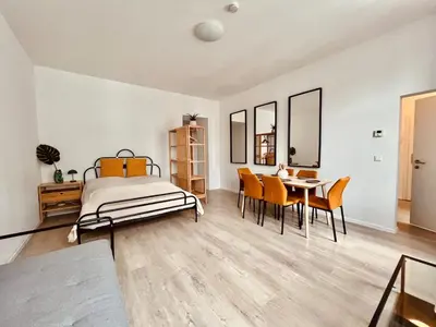 Ein Bett oder Betten in einem Zimmer der Unterkunft SERVUS HOMES - Metro Stadthalle - SOUND OF MUSIC