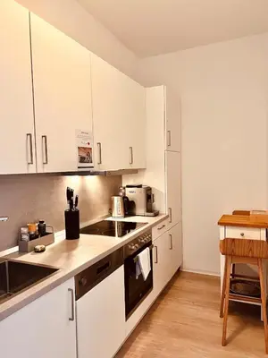 Küche/Küchenzeile in der Unterkunft SERVUS HOMES - Metro Stadthalle - SOUND OF MUSIC