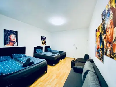 Ein Sitzbereich in der Unterkunft Comfy 3BR Apt for Groups, 10-Min to Währinger Park