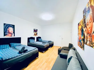 Ein Sitzbereich in der Unterkunft Comfy 3BR Apt for Groups, 10-Min to Währinger Park