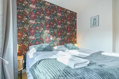 Ein Bett oder Betten in einem Zimmer der Unterkunft Stylish 1BR & 1Living Room Apartment in Vienna