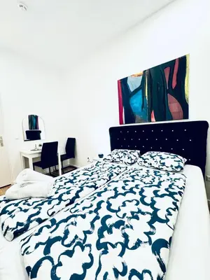 Ein Bett oder Betten in einem Zimmer der Unterkunft Elegant 5-Bedroom Residence Near Kaufpark Alterlaa