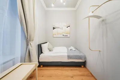Ein Bett oder Betten in einem Zimmer der Unterkunft Hive 5 by Home1 - District 8 Boutique Hostel