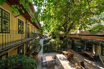 Ein Garten an der Unterkunft Schlossquadrat Apartment 17