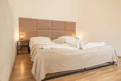 Ein Bett oder Betten in einem Zimmer der Unterkunft Affordable 1BR Apt Near Schönbrunn & Westbahnhof Great for Long Stays