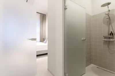 Ein Badezimmer in der Unterkunft The Old Shops - Boutique Design Studios near Karlsplatz