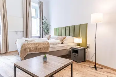 Ein Bett oder Betten in einem Zimmer der Unterkunft Stylish 1BR Apartment Near Schönbrunn & Westbahnhof Ideal for Longstays