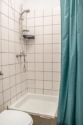 Ein Badezimmer in der Unterkunft Comfy 2BR Apartment Best For Long Stay