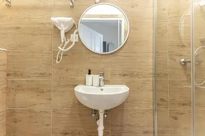 Ein Badezimmer in der Unterkunft Comfy 1BR Apt in Great Location Ideal for Long Stay