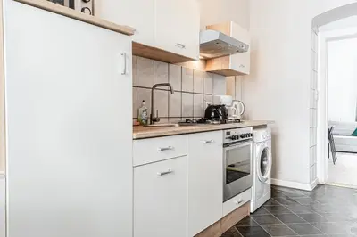 Küche/Küchenzeile in der Unterkunft Lovely 2BR &1 LR Prime Location In Vienna