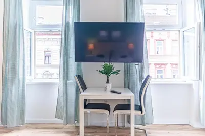 TV/Unterhaltungsangebot in der Unterkunft Affordable 1BR Apt Near Westbahnhof Station Ideal for Longstays