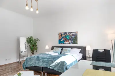 Ein Bett oder Betten in einem Zimmer der Unterkunft Beautiful 2BR Apartment With WIFI in a Prime Location