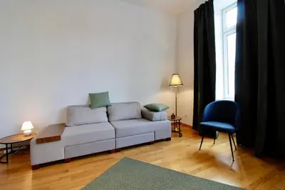 Ein Sitzbereich in der Unterkunft Stylish Home in Viennas Central 9th District
