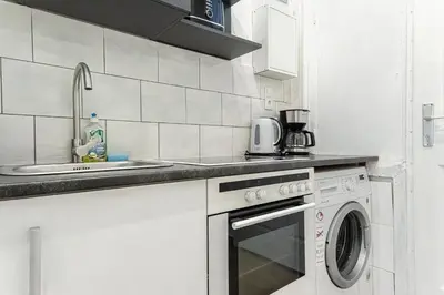 Küche/Küchenzeile in der Unterkunft Affordable & Comfortable 1BR Apartment Great for Long Stays