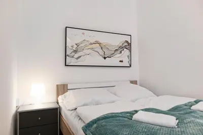 Ein Bett oder Betten in einem Zimmer der Unterkunft Comfy 3BR Apt For Long Stays & Budget Friendly